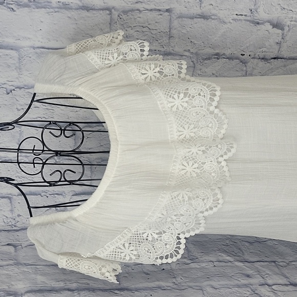 JELLA COUTURE White ON/Off Shoulder Lacey Dress Chest 40" Length 35" - Picture 2 of 10